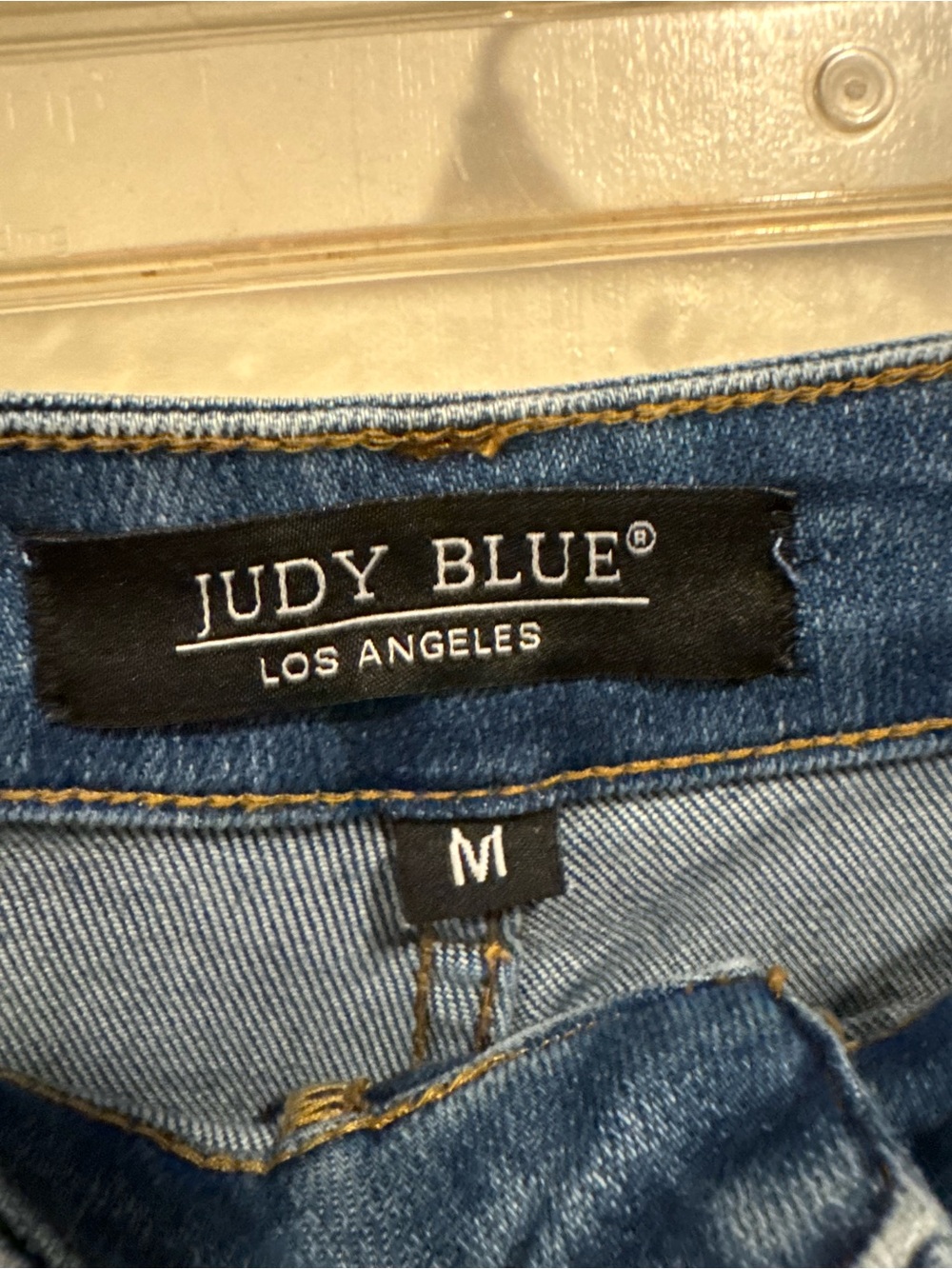 Women’s Medium Wash Denim Shorts Judy Blue Frayed Hem & Distressed Size Medium - Picture 5 of 8